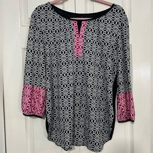 New Directions Black and Pink Geometric Blouse
